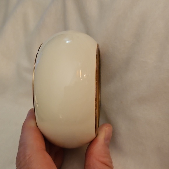 Vintage Chic Chunky Ivory Enamel Rose Goldtone Trim Bangle Bracelet - Picture 4 of 6